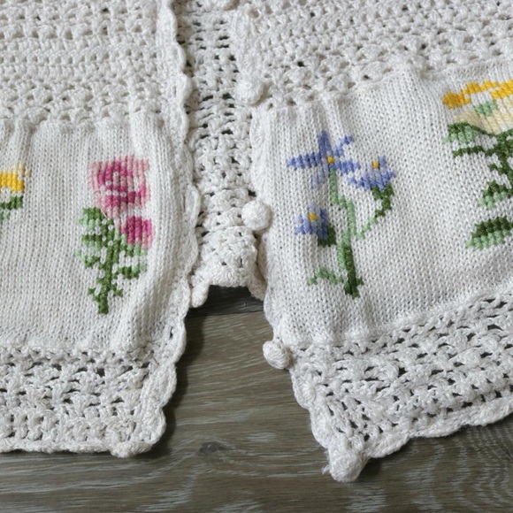White cream crochet cardigan top with floral cross stitch embroidery - Picture 7 of 8